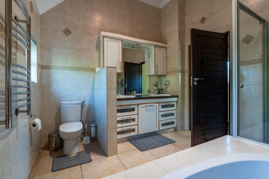 To Let 4 Bedroom Property for Rent in Boschenmeer Golf Country Estate Western Cape
